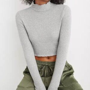 NWT Aerie Long Sleeve Cropped Mock Neck T-Shirt